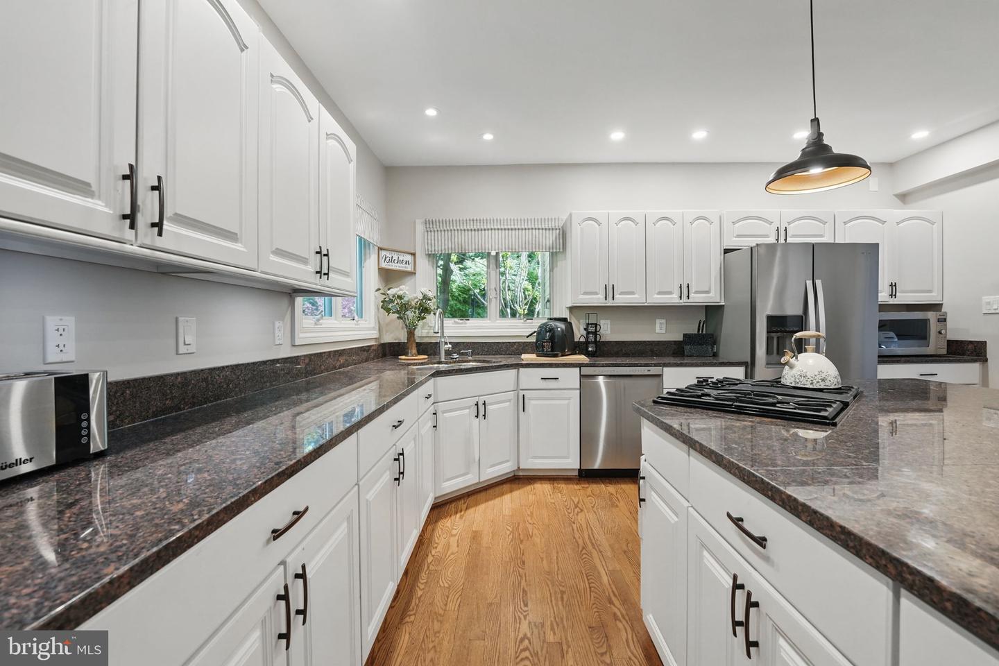 5826 HANNORA LN, FAIRFAX STATION, Virginia 22039, 5 Bedrooms Bedrooms, ,4 BathroomsBathrooms,Residential,For sale,5826 HANNORA LN,VAFX2232892 MLS # VAFX2232892