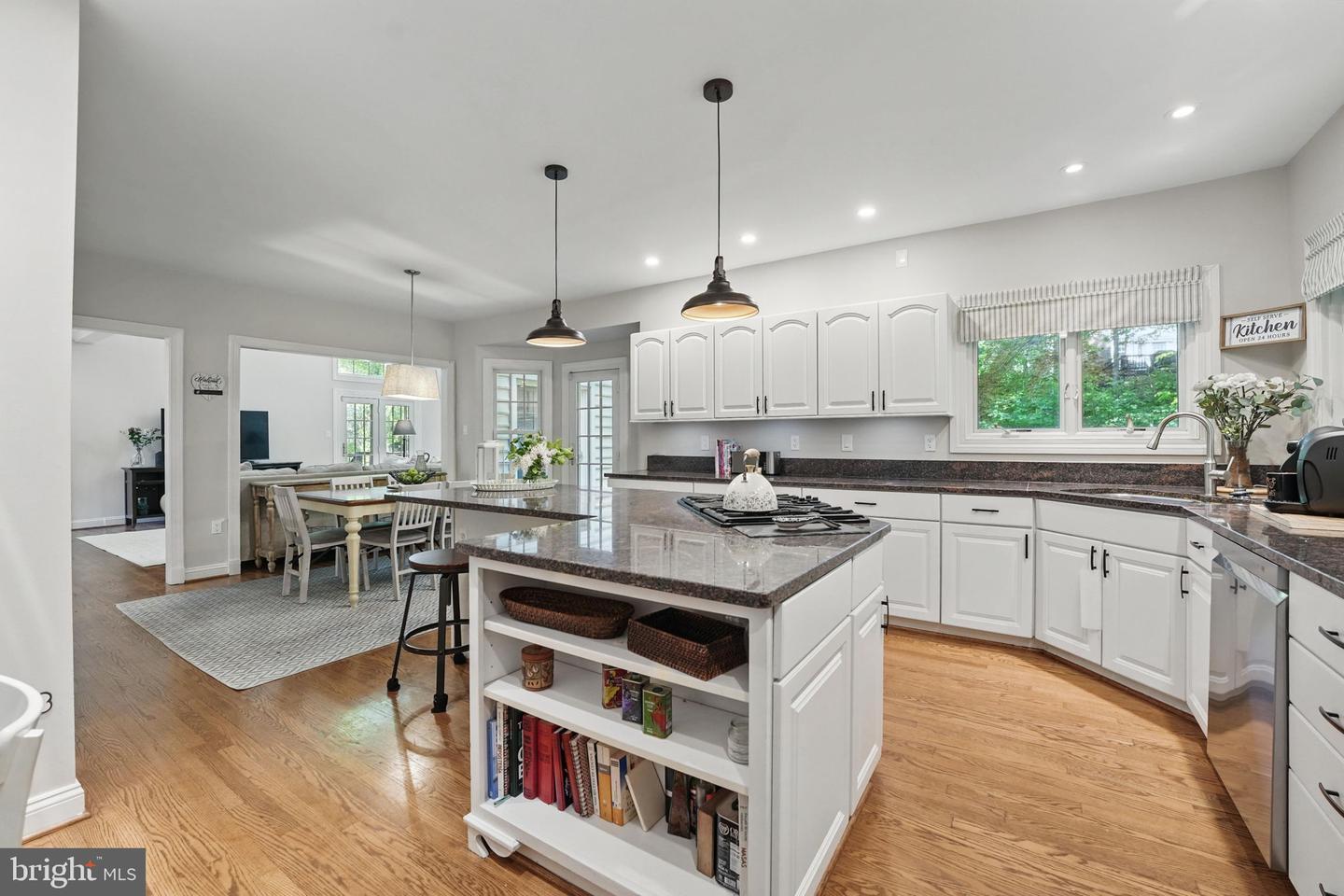 5826 HANNORA LN, FAIRFAX STATION, Virginia 22039, 5 Bedrooms Bedrooms, ,4 BathroomsBathrooms,Residential,For sale,5826 HANNORA LN,VAFX2232892 MLS # VAFX2232892