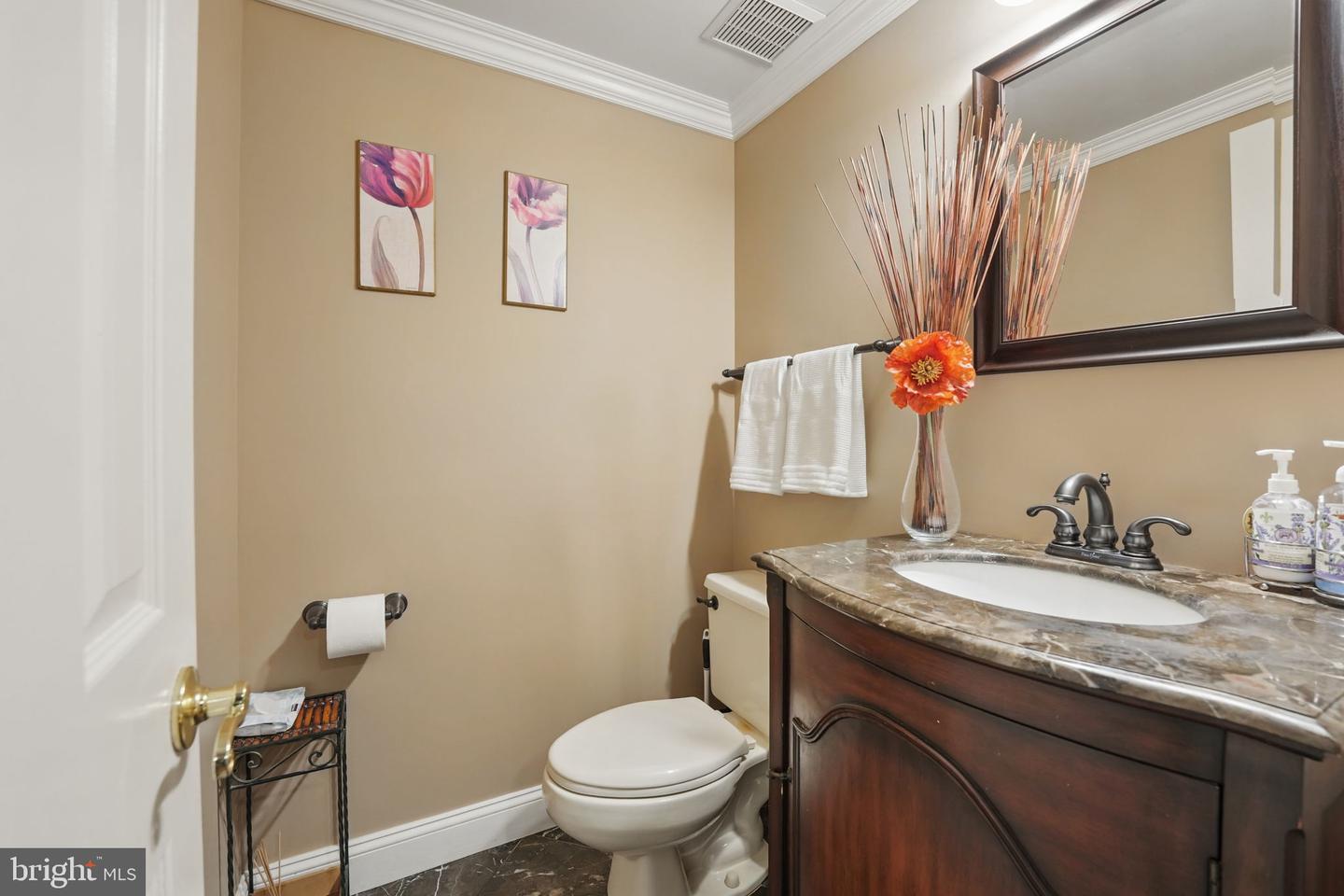 5826 HANNORA LN, FAIRFAX STATION, Virginia 22039, 5 Bedrooms Bedrooms, ,4 BathroomsBathrooms,Residential,For sale,5826 HANNORA LN,VAFX2232892 MLS # VAFX2232892