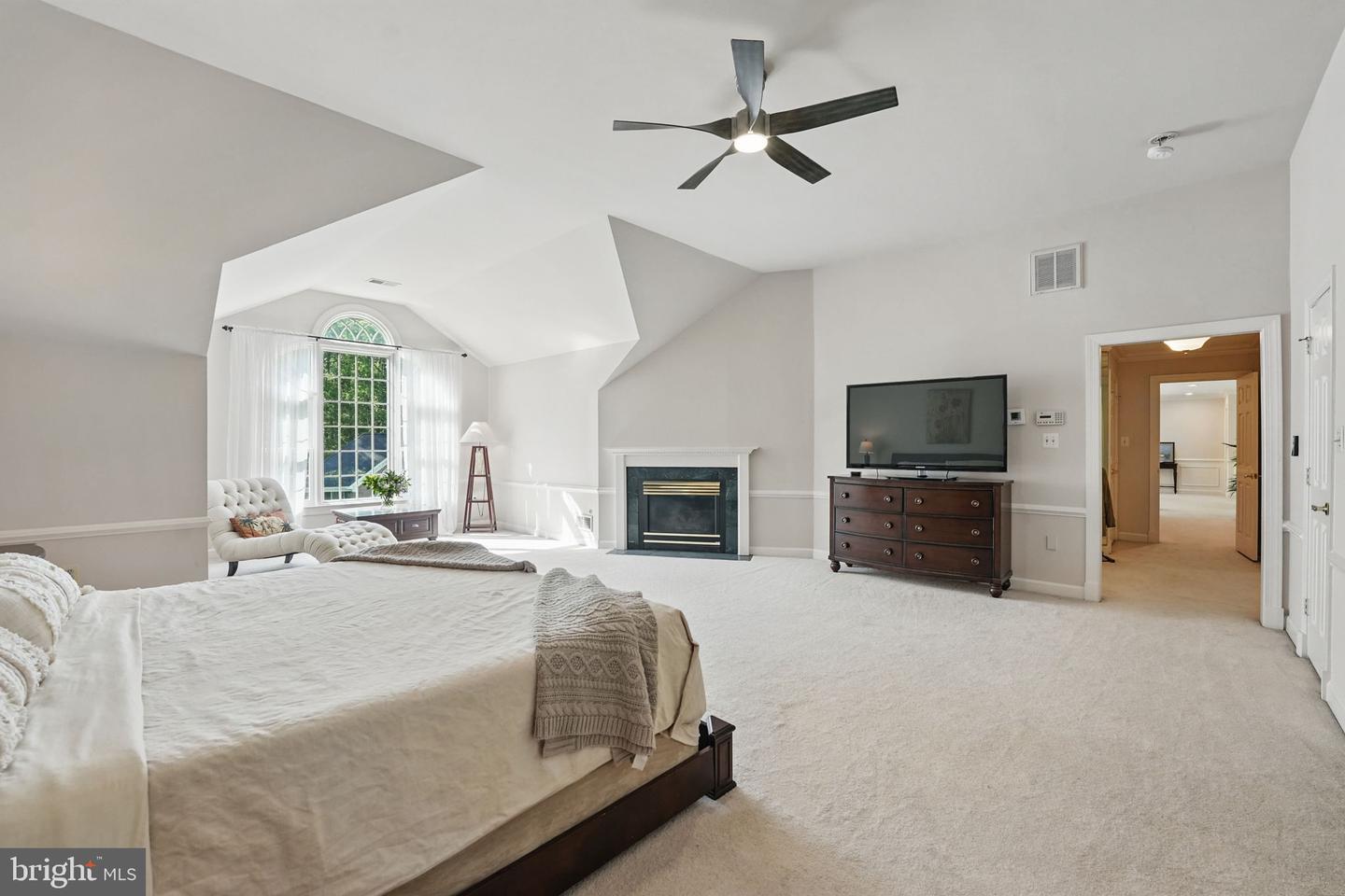 5826 HANNORA LN, FAIRFAX STATION, Virginia 22039, 5 Bedrooms Bedrooms, ,4 BathroomsBathrooms,Residential,For sale,5826 HANNORA LN,VAFX2232892 MLS # VAFX2232892