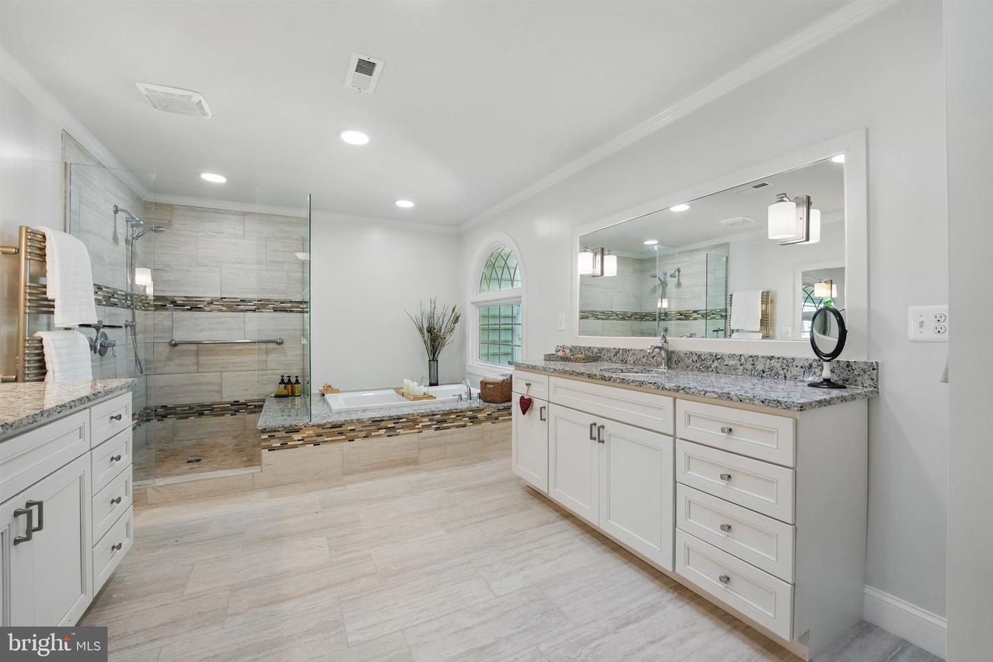5826 HANNORA LN, FAIRFAX STATION, Virginia 22039, 5 Bedrooms Bedrooms, ,4 BathroomsBathrooms,Residential,For sale,5826 HANNORA LN,VAFX2232892 MLS # VAFX2232892