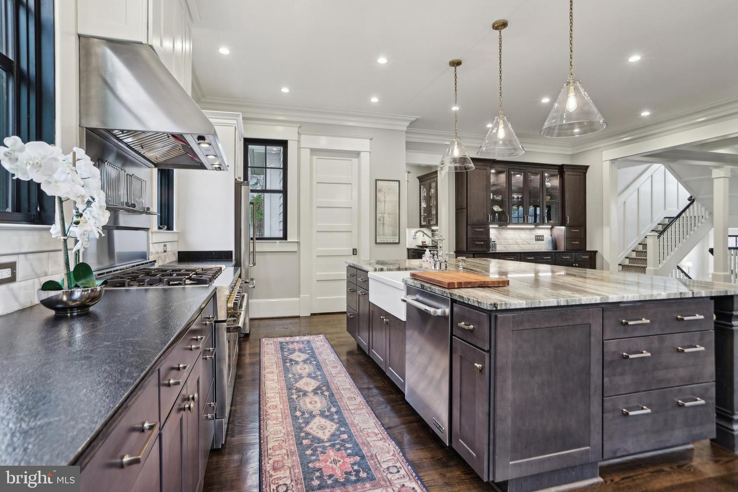 4777 33RD ST N, ARLINGTON, Virginia 22207, 5 Bedrooms Bedrooms, ,4 BathroomsBathrooms,Residential,For sale,4777 33RD ST N,VAAR2055770 MLS # VAAR2055770