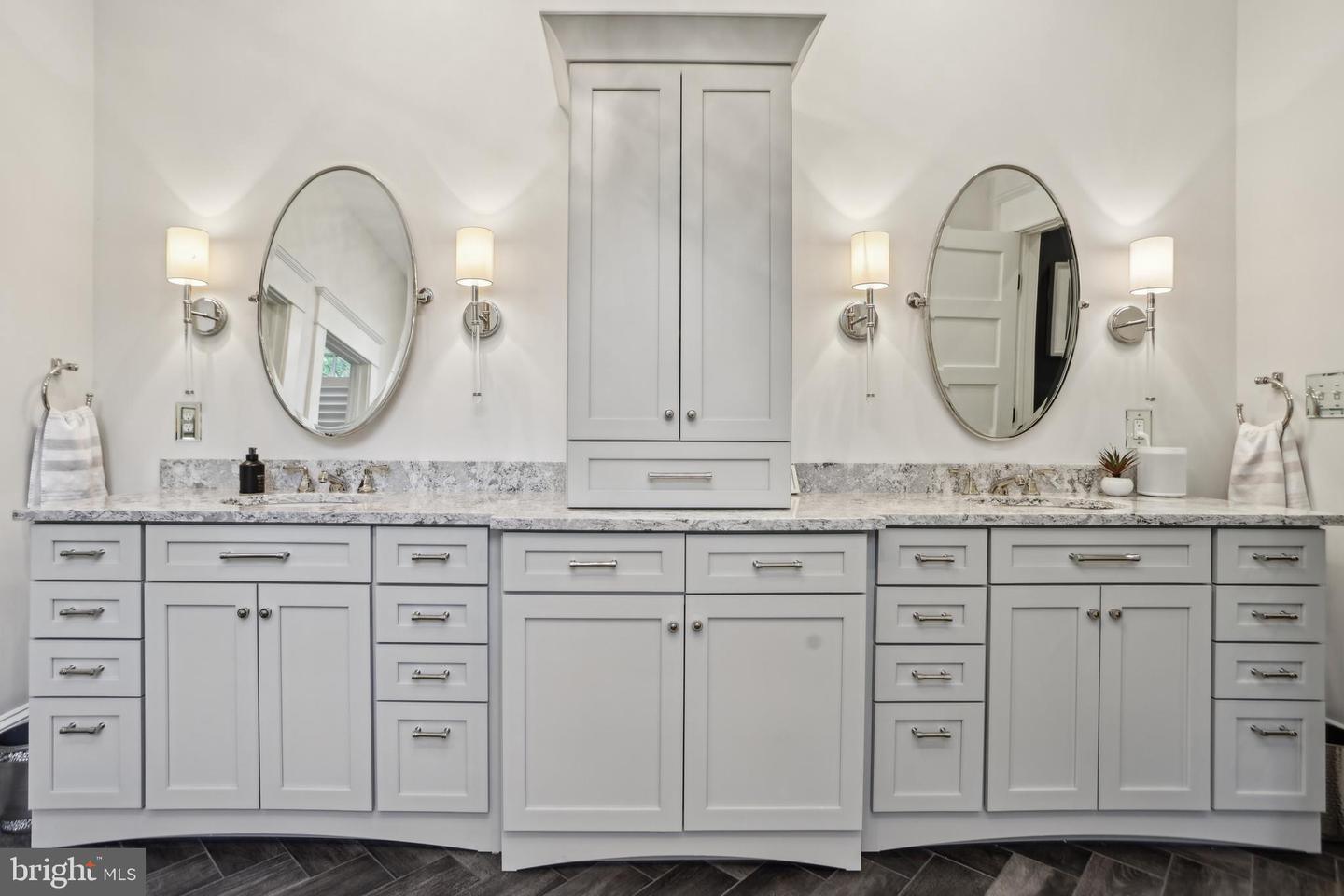 4777 33RD ST N, ARLINGTON, Virginia 22207, 5 Bedrooms Bedrooms, ,4 BathroomsBathrooms,Residential,For sale,4777 33RD ST N,VAAR2055770 MLS # VAAR2055770