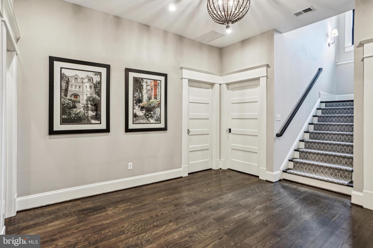 4777 33RD ST N, ARLINGTON, Virginia 22207, 5 Bedrooms Bedrooms, ,4 BathroomsBathrooms,Residential,For sale,4777 33RD ST N,VAAR2055770 MLS # VAAR2055770