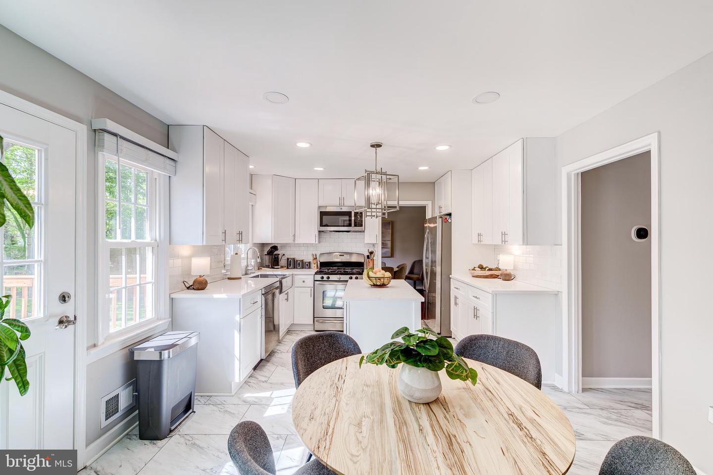 7752 LOWMOOR RD, SPRINGFIELD, Virginia 22153, 4 Bedrooms Bedrooms, ,3 BathroomsBathrooms,Residential,For sale,7752 LOWMOOR RD,VAFX2233042 MLS # VAFX2233042