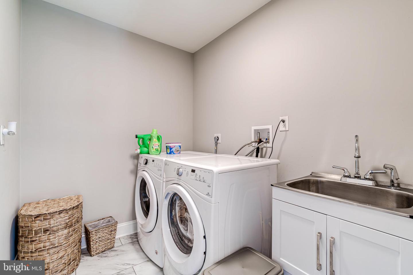 7752 LOWMOOR RD, SPRINGFIELD, Virginia 22153, 4 Bedrooms Bedrooms, ,3 BathroomsBathrooms,Residential,For sale,7752 LOWMOOR RD,VAFX2233042 MLS # VAFX2233042