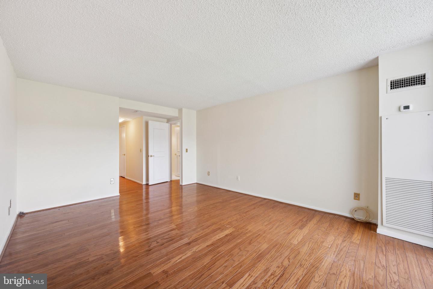 6101 EDSALL RD #1408, ALEXANDRIA, Virginia 22304, 2 Bedrooms Bedrooms, ,2 BathroomsBathrooms,Residential,For sale,6101 EDSALL RD #1408,VAAX2043908 MLS # VAAX2043908