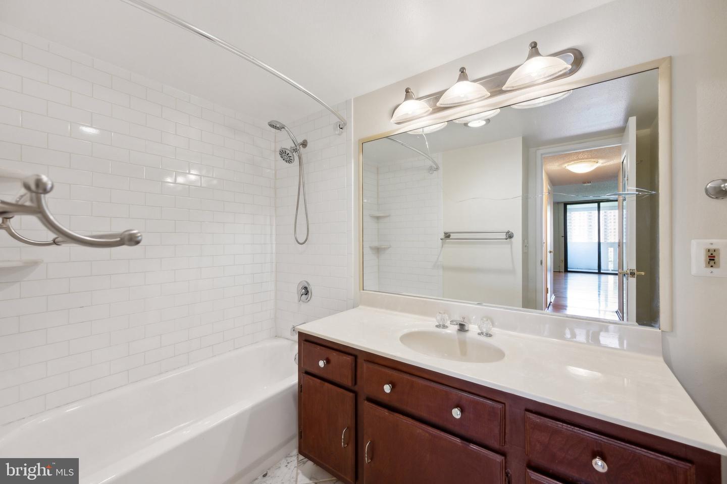 6101 EDSALL RD #1408, ALEXANDRIA, Virginia 22304, 2 Bedrooms Bedrooms, ,2 BathroomsBathrooms,Residential,For sale,6101 EDSALL RD #1408,VAAX2043908 MLS # VAAX2043908