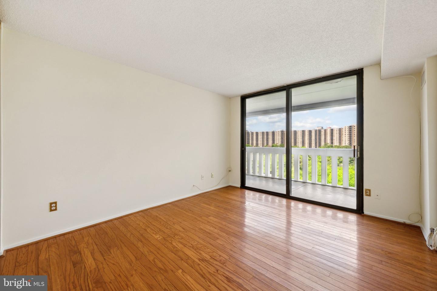 6101 EDSALL RD #1408, ALEXANDRIA, Virginia 22304, 2 Bedrooms Bedrooms, ,2 BathroomsBathrooms,Residential,For sale,6101 EDSALL RD #1408,VAAX2043908 MLS # VAAX2043908