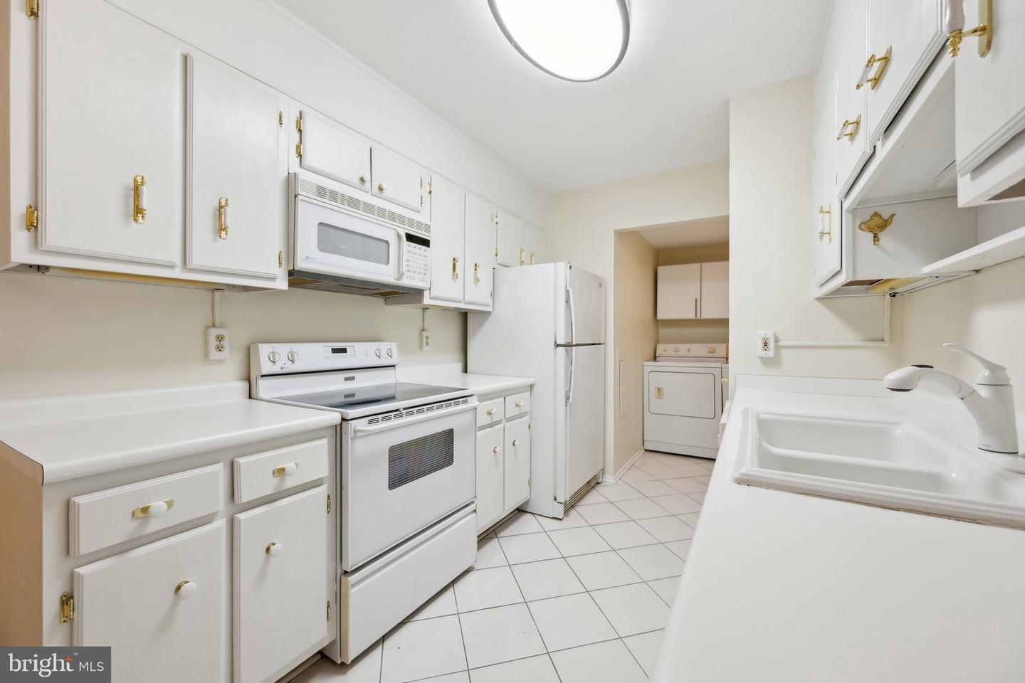 6101 EDSALL RD #1408, ALEXANDRIA, Virginia 22304, 2 Bedrooms Bedrooms, ,2 BathroomsBathrooms,Residential,For sale,6101 EDSALL RD #1408,VAAX2043908 MLS # VAAX2043908