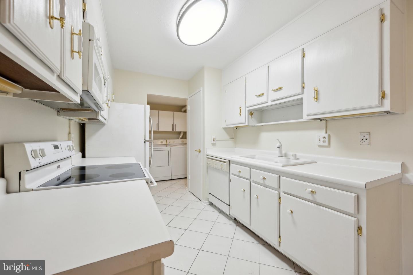 6101 EDSALL RD #1408, ALEXANDRIA, Virginia 22304, 2 Bedrooms Bedrooms, ,2 BathroomsBathrooms,Residential,For sale,6101 EDSALL RD #1408,VAAX2043908 MLS # VAAX2043908