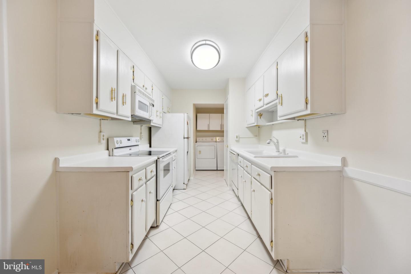 6101 EDSALL RD #1408, ALEXANDRIA, Virginia 22304, 2 Bedrooms Bedrooms, ,2 BathroomsBathrooms,Residential,For sale,6101 EDSALL RD #1408,VAAX2043908 MLS # VAAX2043908