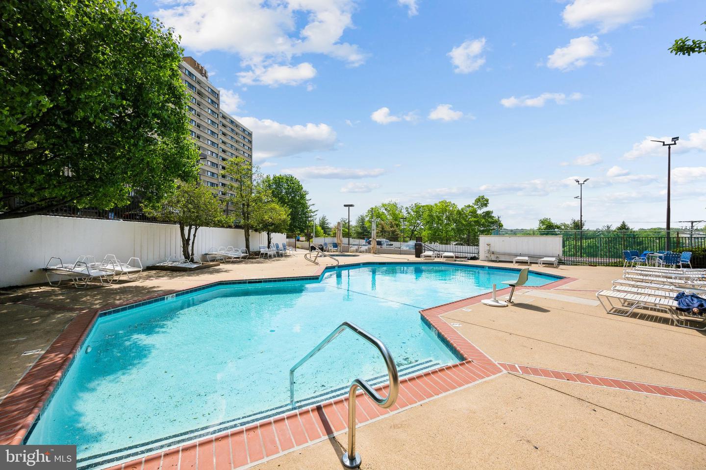 6101 EDSALL RD #1408, ALEXANDRIA, Virginia 22304, 2 Bedrooms Bedrooms, ,2 BathroomsBathrooms,Residential,For sale,6101 EDSALL RD #1408,VAAX2043908 MLS # VAAX2043908