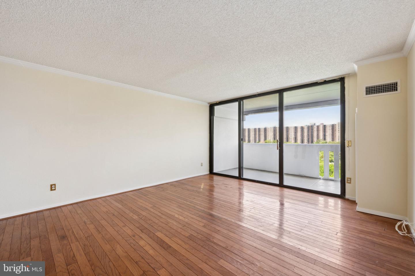 6101 EDSALL RD #1408, ALEXANDRIA, Virginia 22304, 2 Bedrooms Bedrooms, ,2 BathroomsBathrooms,Residential,For sale,6101 EDSALL RD #1408,VAAX2043908 MLS # VAAX2043908