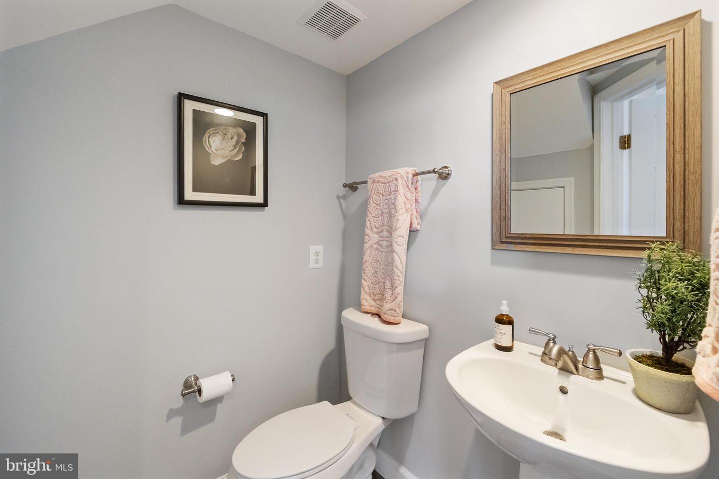2517 HUNTON PL, ALEXANDRIA, Virginia 22311, 3 Bedrooms Bedrooms, ,2 BathroomsBathrooms,Residential,For sale,2517 HUNTON PL,VAAX2043912 MLS # VAAX2043912