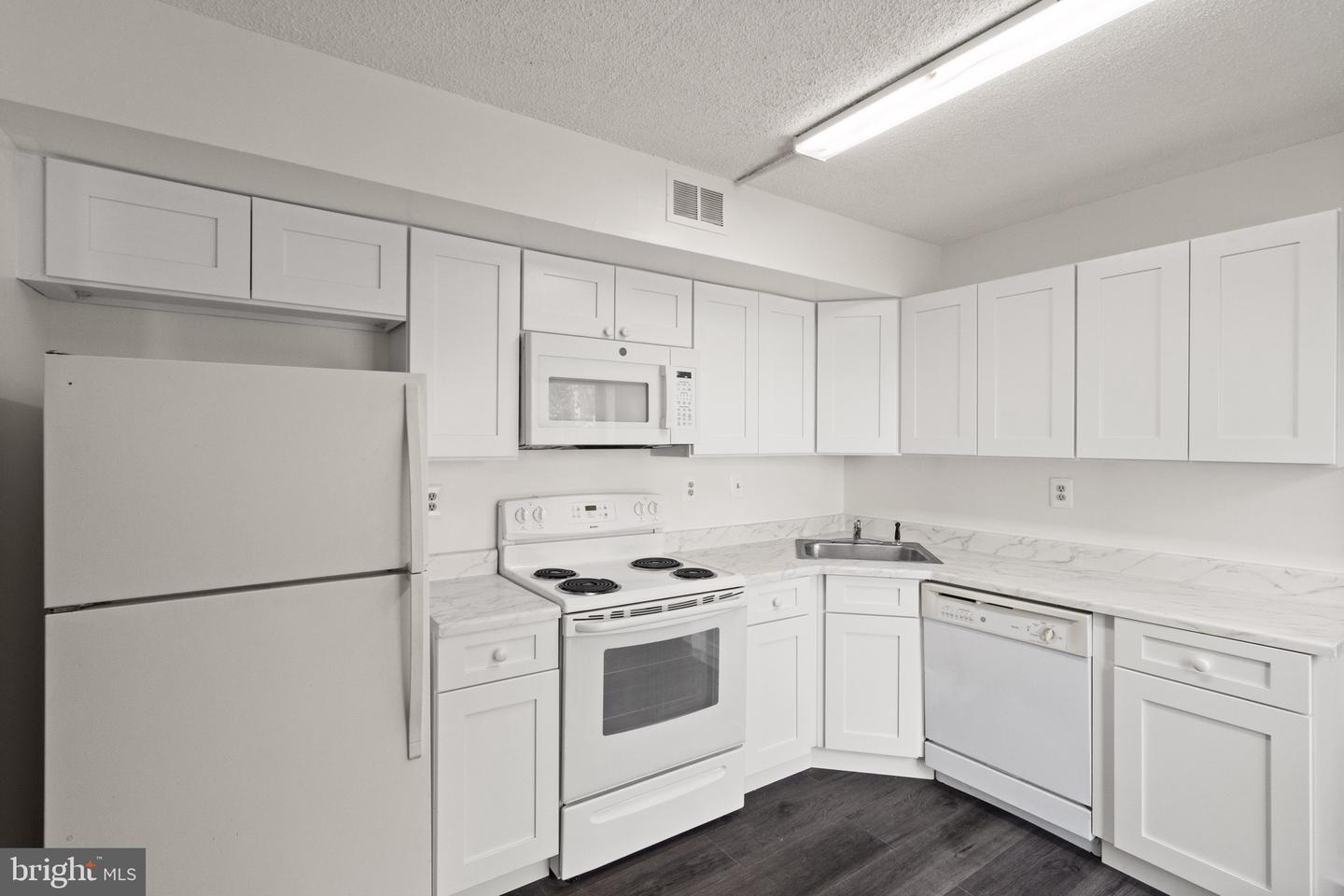 11739 LEDURA CT #108, RESTON, Virginia 20191, 3 Bedrooms Bedrooms, ,2 BathroomsBathrooms,Residential,For sale,11739 LEDURA CT #108,VAFX2233124 MLS # VAFX2233124
