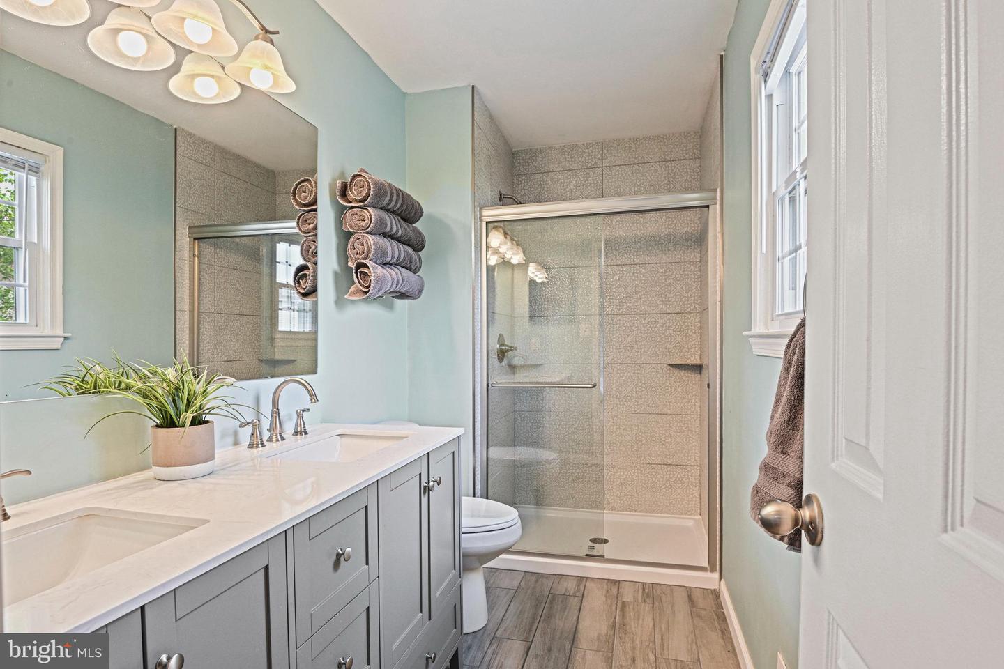 10 JEREMY CT, STERLING, Virginia 20165, 4 Bedrooms Bedrooms, ,3 BathroomsBathrooms,Residential,For sale,10 JEREMY CT,VALO2093484 MLS # VALO2093484