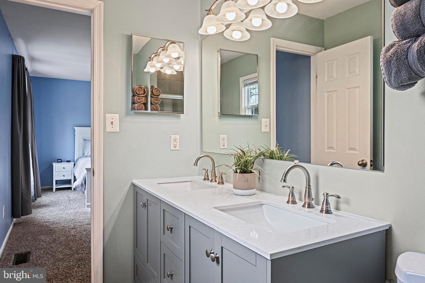 10 JEREMY CT, STERLING, Virginia 20165, 4 Bedrooms Bedrooms, ,3 BathroomsBathrooms,Residential,For sale,10 JEREMY CT,VALO2093484 MLS # VALO2093484