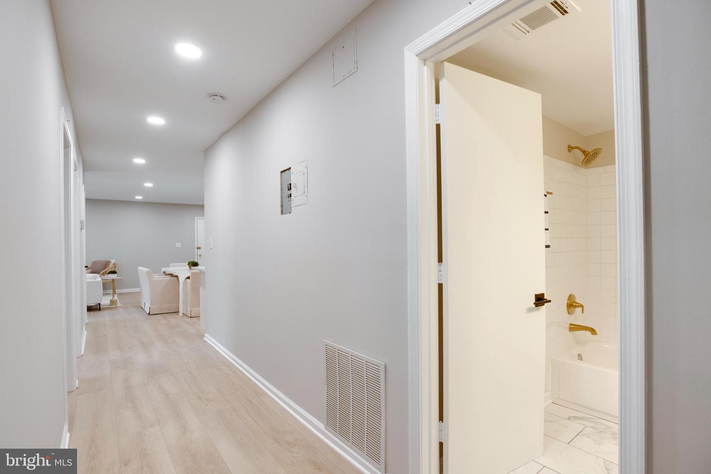 5901-F KINGSFORD RD #440, SPRINGFIELD, Virginia 22152, 3 Bedrooms Bedrooms, ,2 BathroomsBathrooms,Residential,For sale,5901-F KINGSFORD RD #440,VAFX2233270 MLS # VAFX2233270