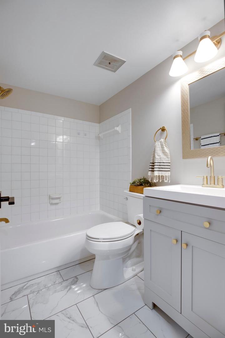 5901-F KINGSFORD RD #440, SPRINGFIELD, Virginia 22152, 3 Bedrooms Bedrooms, ,2 BathroomsBathrooms,Residential,For sale,5901-F KINGSFORD RD #440,VAFX2233270 MLS # VAFX2233270