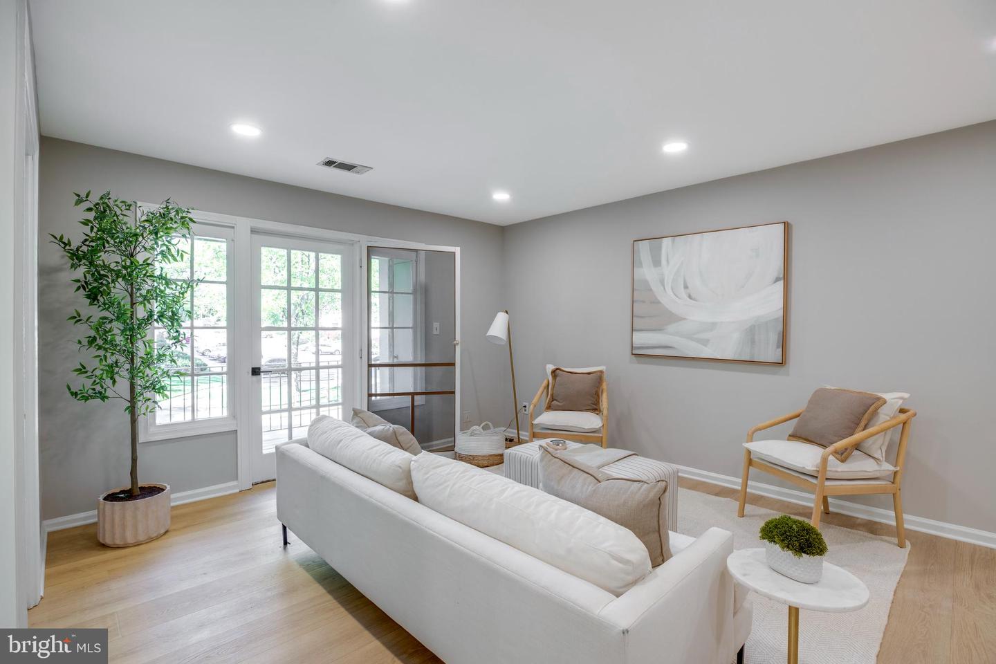 5901-F KINGSFORD RD #440, SPRINGFIELD, Virginia 22152, 3 Bedrooms Bedrooms, ,2 BathroomsBathrooms,Residential,For sale,5901-F KINGSFORD RD #440,VAFX2233270 MLS # VAFX2233270