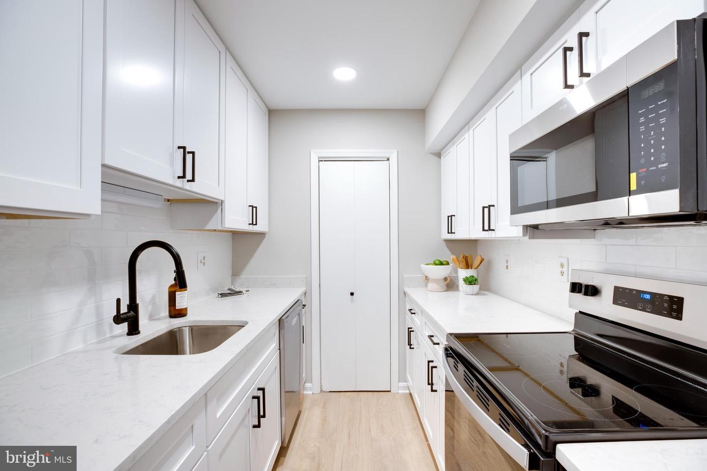 5901-F KINGSFORD RD #440, SPRINGFIELD, Virginia 22152, 3 Bedrooms Bedrooms, ,2 BathroomsBathrooms,Residential,For sale,5901-F KINGSFORD RD #440,VAFX2233270 MLS # VAFX2233270