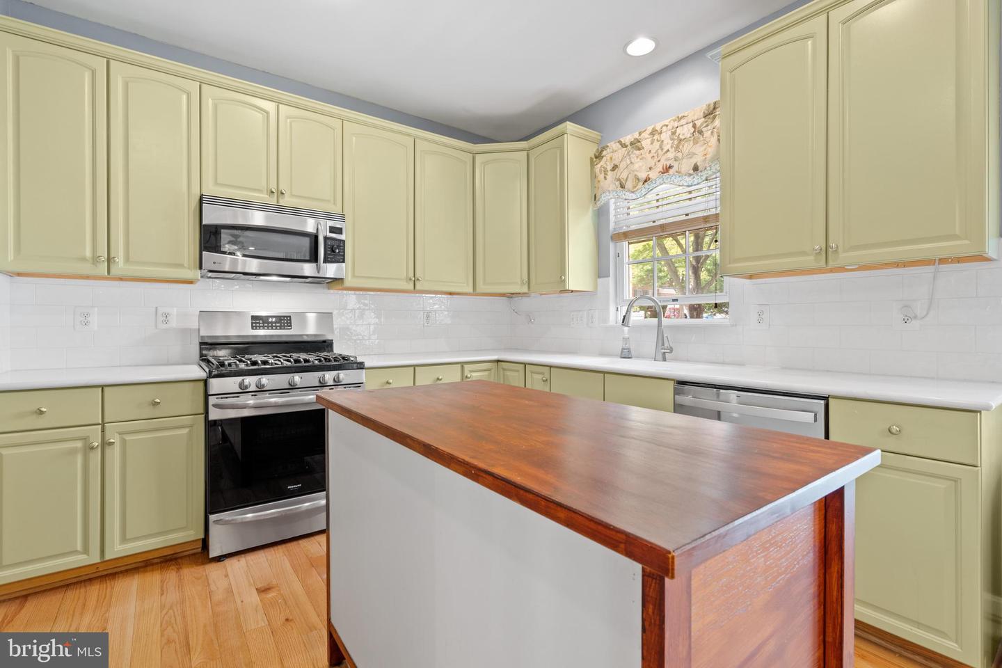 15008 SENECA KNOLL WAY, HAYMARKET, Virginia 20169, 4 Bedrooms Bedrooms, ,3 BathroomsBathrooms,Residential,For sale,15008 SENECA KNOLL WAY,VAPW2091694 MLS # VAPW2091694