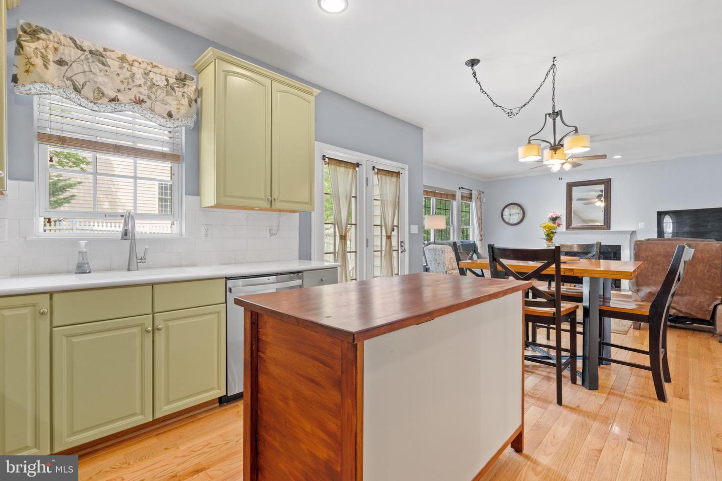 15008 SENECA KNOLL WAY, HAYMARKET, Virginia 20169, 4 Bedrooms Bedrooms, ,3 BathroomsBathrooms,Residential,For sale,15008 SENECA KNOLL WAY,VAPW2091694 MLS # VAPW2091694
