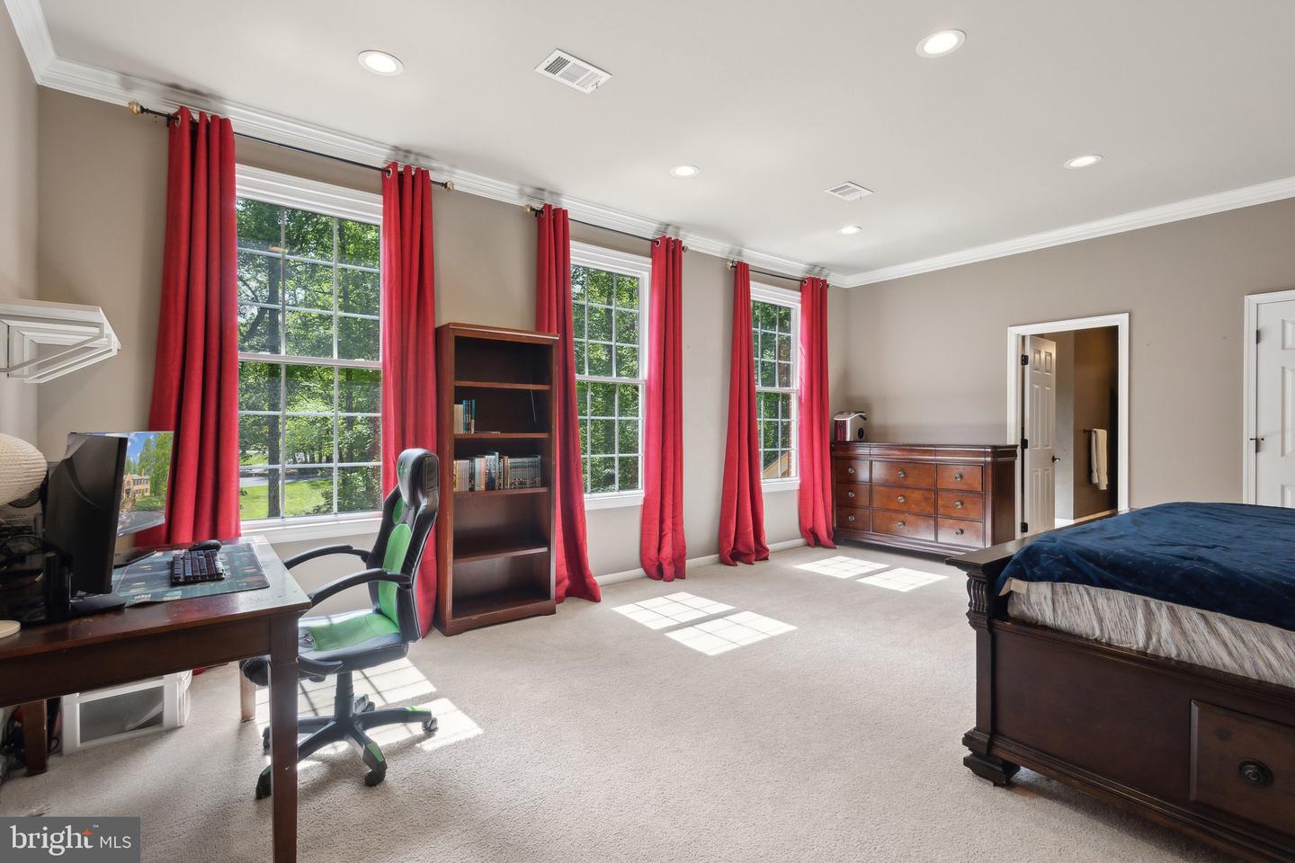 6601 RUTLEDGE DR, FAIRFAX STATION, Virginia 22039, 5 Bedrooms Bedrooms, ,4 BathroomsBathrooms,Residential,For sale,6601 RUTLEDGE DR,VAFX2233294 MLS # VAFX2233294