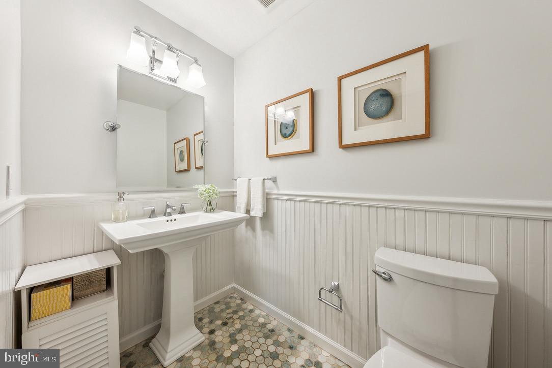 10423 DOWN PATRICK LN, GREAT FALLS, Virginia 22066, 4 Bedrooms Bedrooms, ,4 BathroomsBathrooms,Residential,For sale,10423 DOWN PATRICK LN,VAFX2233352 MLS # VAFX2233352