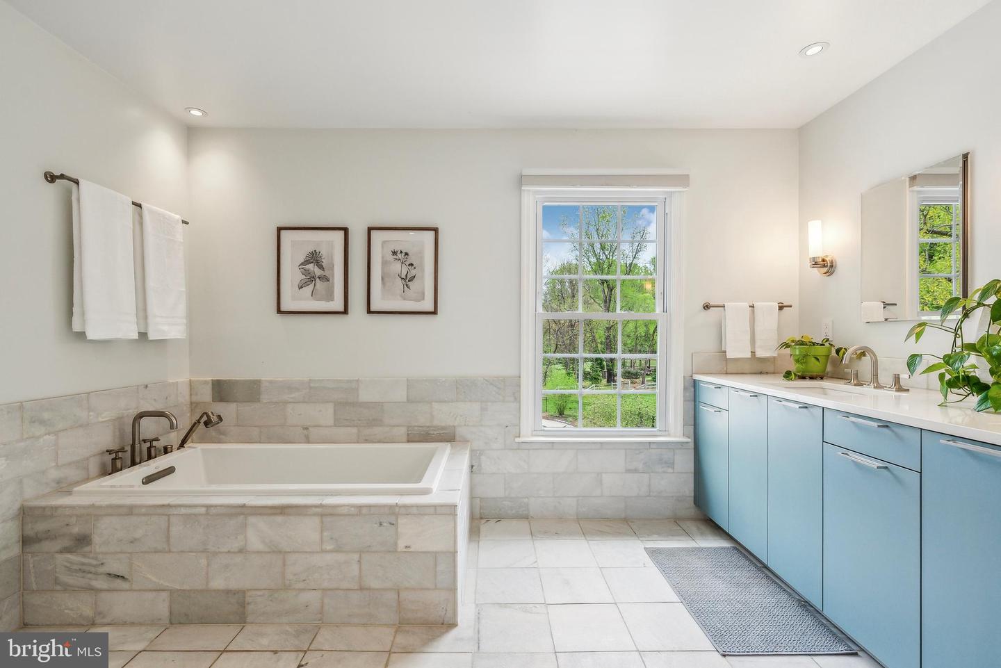 10423 DOWN PATRICK LN, GREAT FALLS, Virginia 22066, 4 Bedrooms Bedrooms, ,4 BathroomsBathrooms,Residential,For sale,10423 DOWN PATRICK LN,VAFX2233352 MLS # VAFX2233352