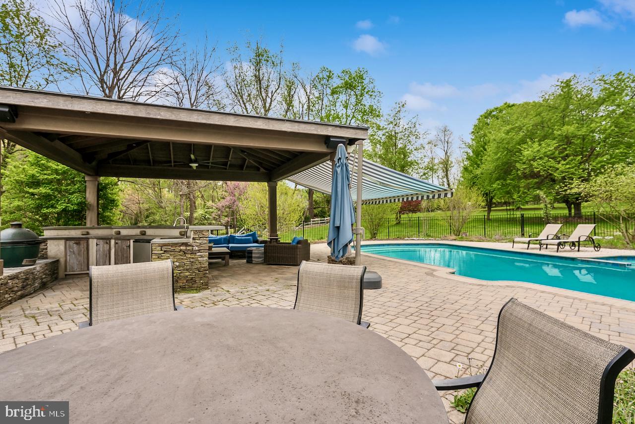 10423 DOWN PATRICK LN, GREAT FALLS, Virginia 22066, 4 Bedrooms Bedrooms, ,4 BathroomsBathrooms,Residential,For sale,10423 DOWN PATRICK LN,VAFX2233352 MLS # VAFX2233352