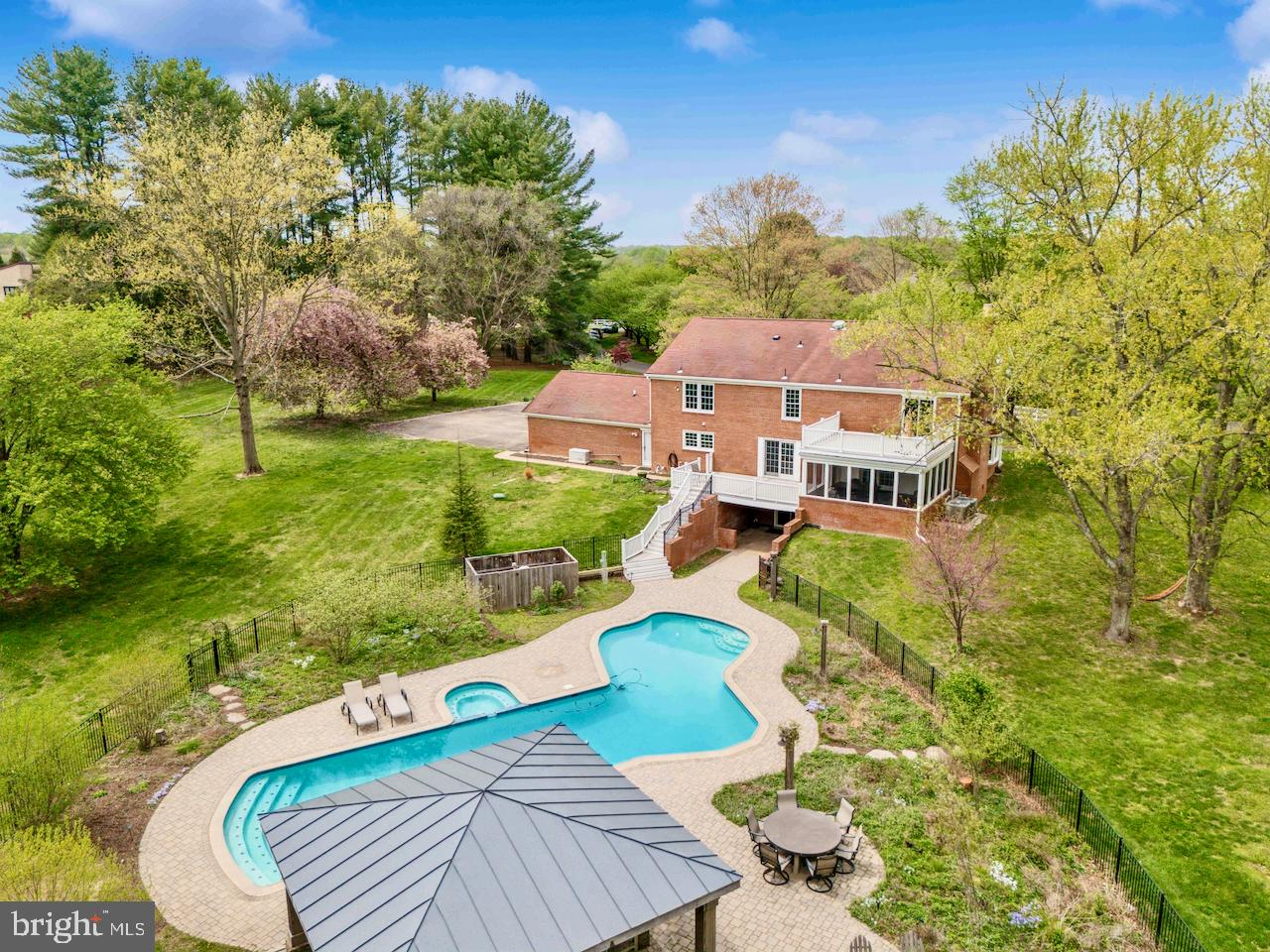 10423 DOWN PATRICK LN, GREAT FALLS, Virginia 22066, 4 Bedrooms Bedrooms, ,4 BathroomsBathrooms,Residential,For sale,10423 DOWN PATRICK LN,VAFX2233352 MLS # VAFX2233352