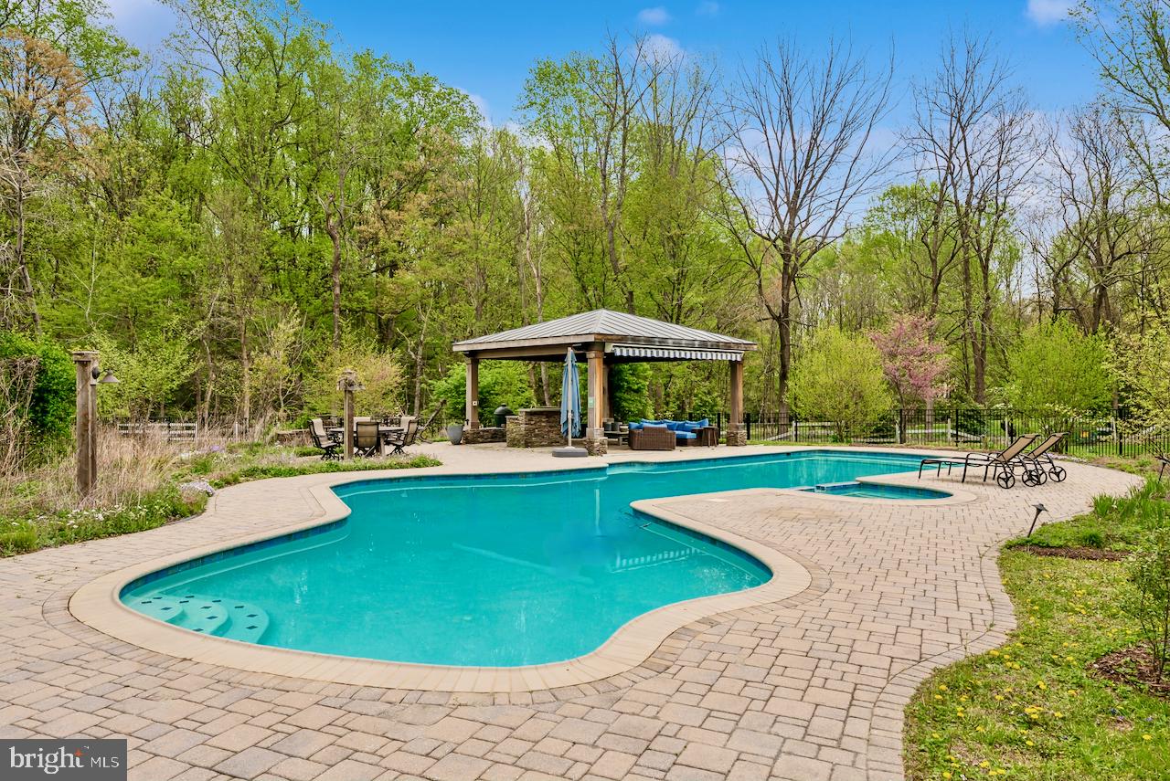 10423 DOWN PATRICK LN, GREAT FALLS, Virginia 22066, 4 Bedrooms Bedrooms, ,4 BathroomsBathrooms,Residential,For sale,10423 DOWN PATRICK LN,VAFX2233352 MLS # VAFX2233352