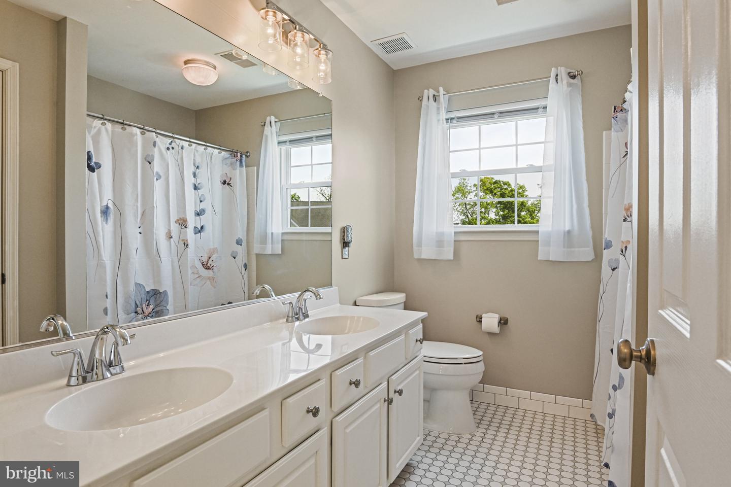 815 KENNETH PL SE, LEESBURG, Virginia 20175, 4 Bedrooms Bedrooms, ,3 BathroomsBathrooms,Residential,For sale,815 KENNETH PL SE,VALO2093592 MLS # VALO2093592