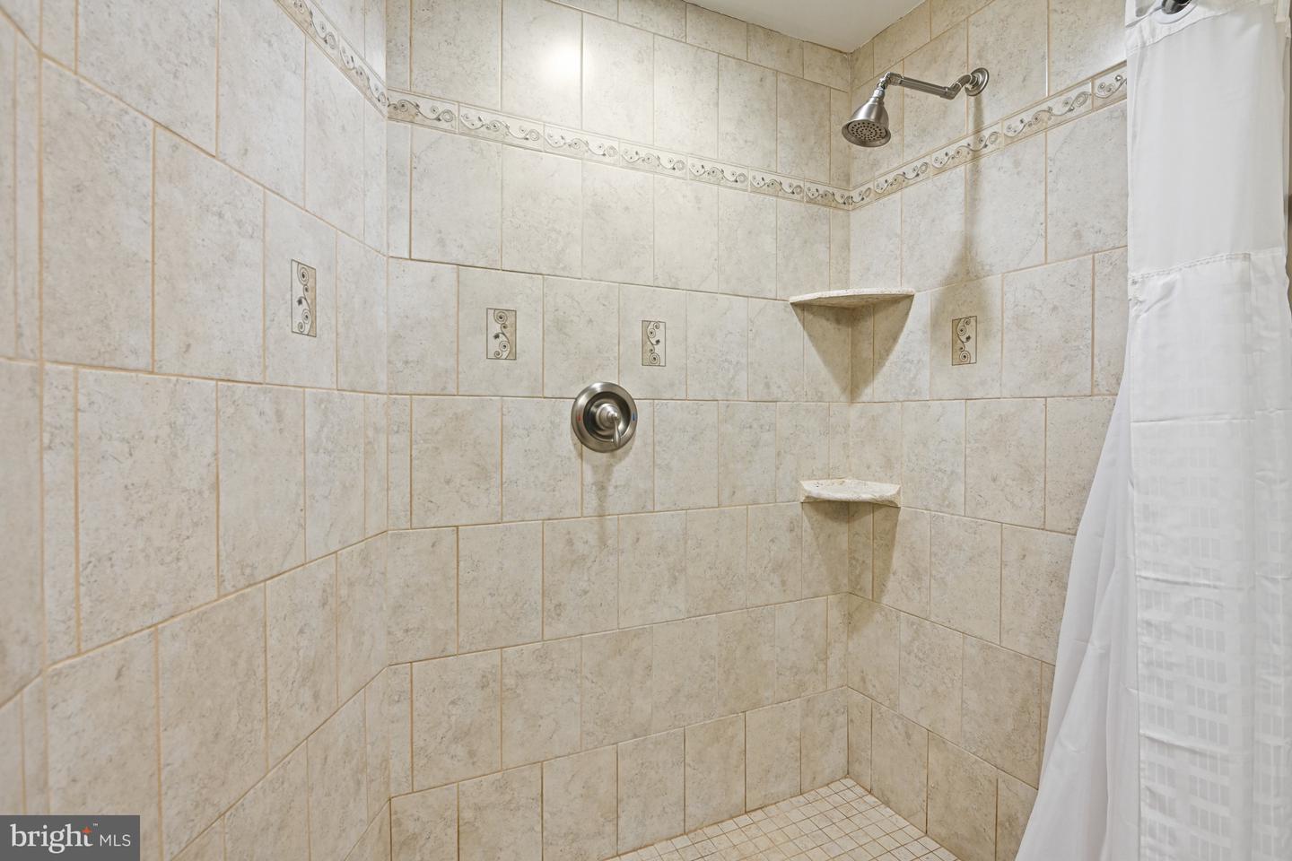 815 KENNETH PL SE, LEESBURG, Virginia 20175, 4 Bedrooms Bedrooms, ,3 BathroomsBathrooms,Residential,For sale,815 KENNETH PL SE,VALO2093592 MLS # VALO2093592
