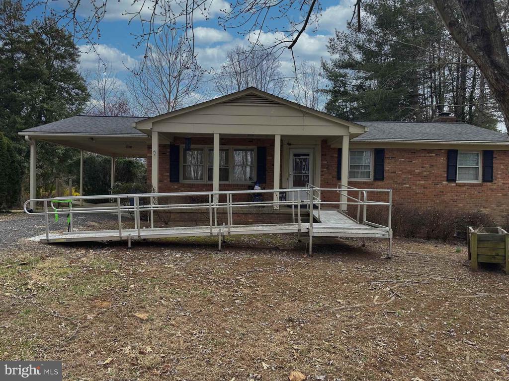 9743 LEES MILL RD, WARRENTON, Virginia 20186, 3 Bedrooms Bedrooms, ,2 BathroomsBathrooms,Residential,9743 LEES MILL RD,VAFQ2016262 MLS # VAFQ2016262