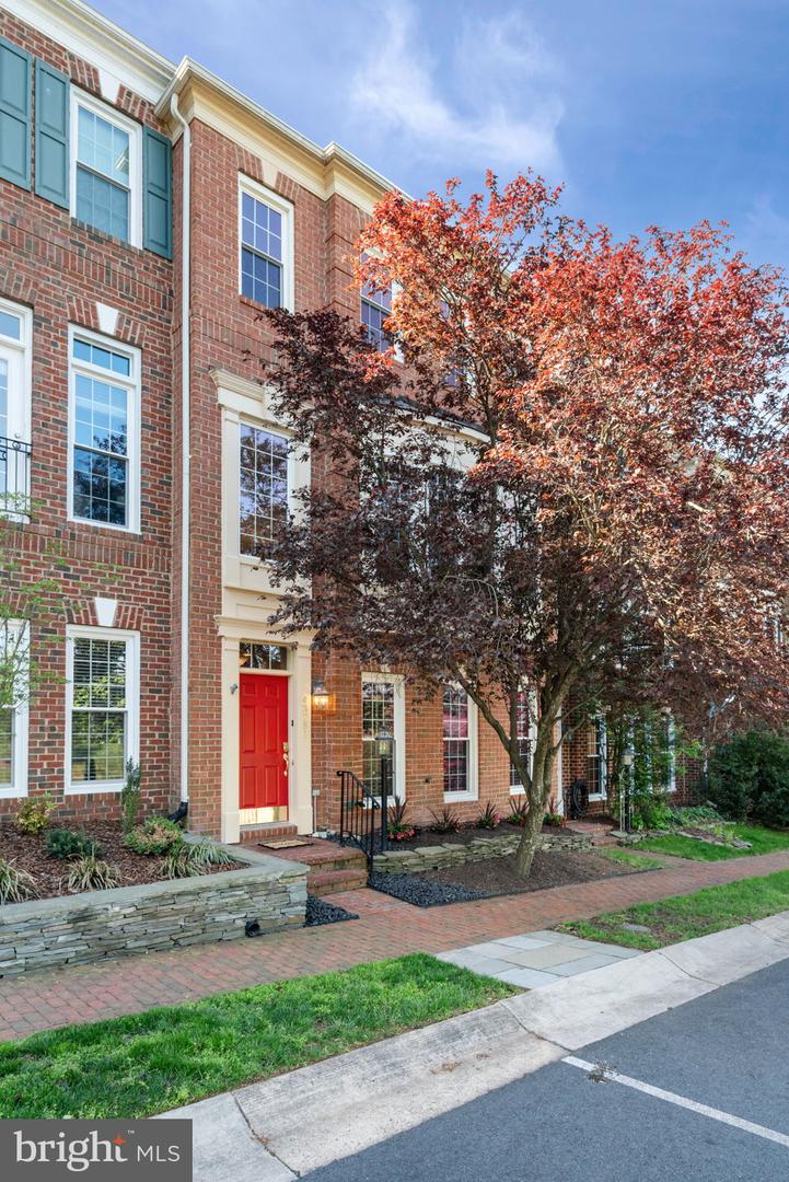 43781 APACHE WELLS TER, LEESBURG, Virginia 20176, 3 Bedrooms Bedrooms, ,2 BathroomsBathrooms,Residential,For sale,43781 APACHE WELLS TER,VALO2093596 MLS # VALO2093596