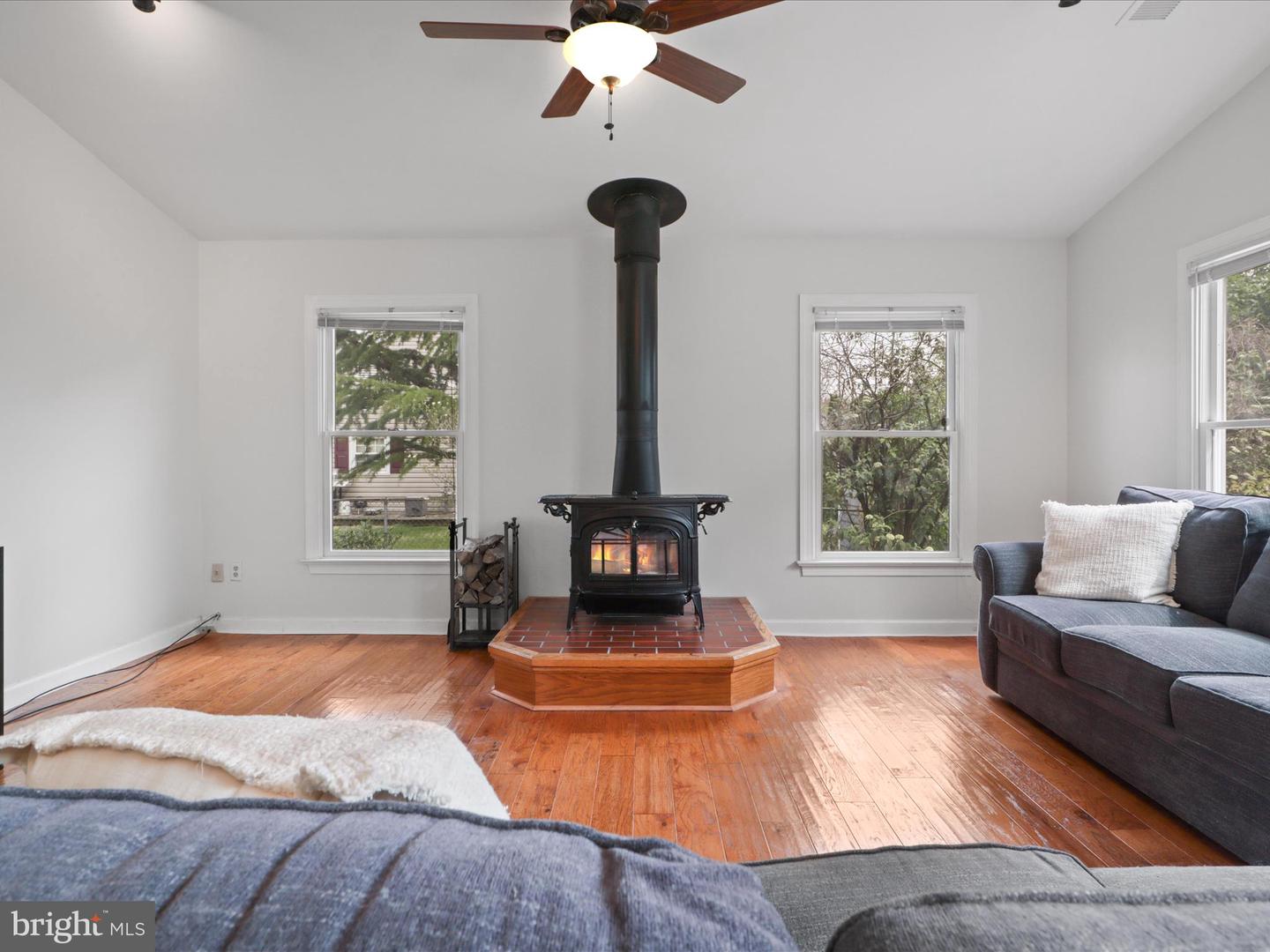 13129 PENNYPACKER LN, FAIRFAX, Virginia 22033, 4 Bedrooms Bedrooms, ,2 BathroomsBathrooms,Residential,For sale,13129 PENNYPACKER LN,VAFX2233560 MLS # VAFX2233560