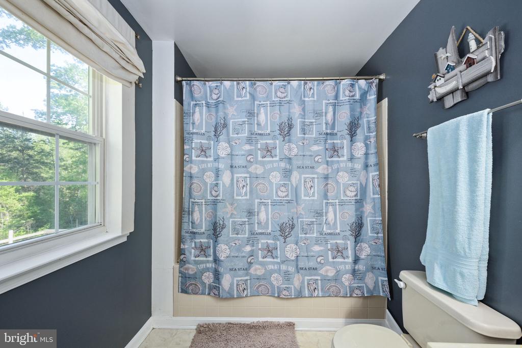 5703 E POINT CIR, SPOTSYLVANIA, Virginia 22551, 5 Bedrooms Bedrooms, ,3 BathroomsBathrooms,Residential,5703 E POINT CIR,VASP2032296 MLS # VASP2032296