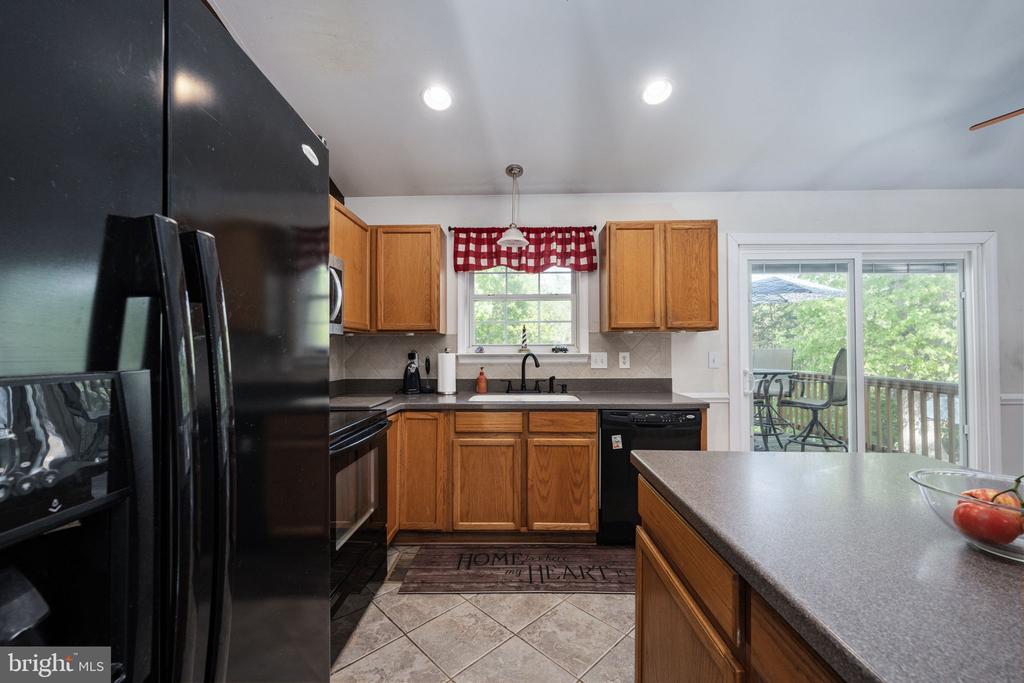 5703 E POINT CIR, SPOTSYLVANIA, Virginia 22551, 5 Bedrooms Bedrooms, ,3 BathroomsBathrooms,Residential,5703 E POINT CIR,VASP2032296 MLS # VASP2032296