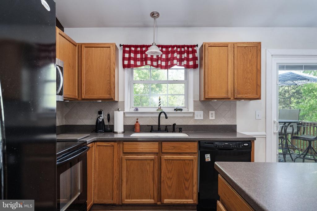 5703 E POINT CIR, SPOTSYLVANIA, Virginia 22551, 5 Bedrooms Bedrooms, ,3 BathroomsBathrooms,Residential,5703 E POINT CIR,VASP2032296 MLS # VASP2032296