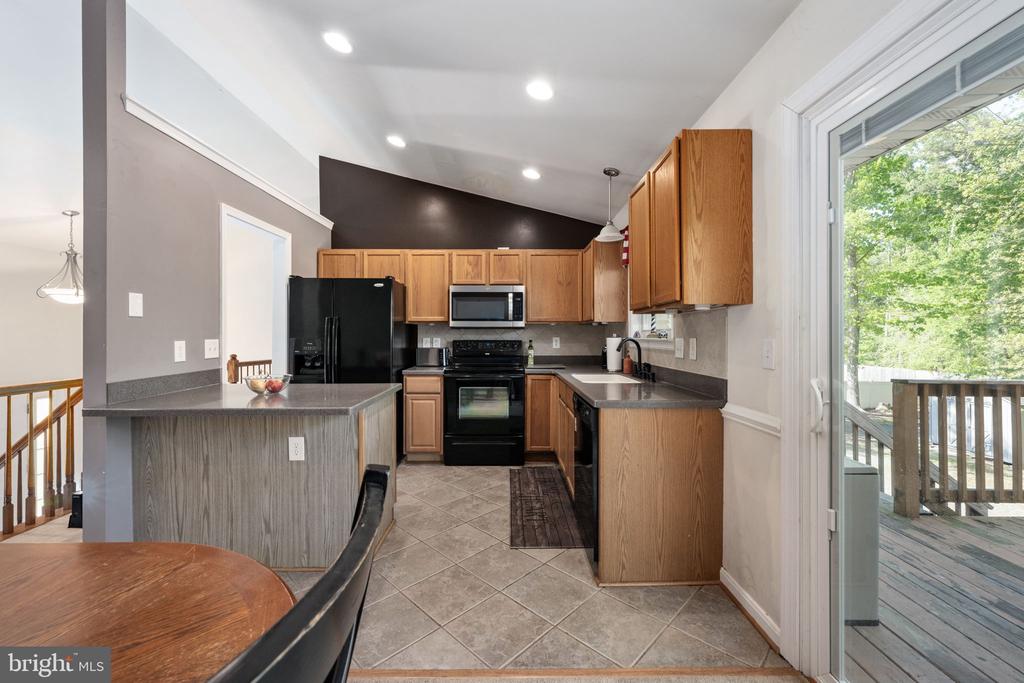 5703 E POINT CIR, SPOTSYLVANIA, Virginia 22551, 5 Bedrooms Bedrooms, ,3 BathroomsBathrooms,Residential,5703 E POINT CIR,VASP2032296 MLS # VASP2032296