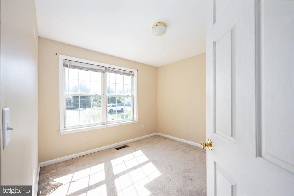 5703 E POINT CIR, SPOTSYLVANIA, Virginia 22551, 5 Bedrooms Bedrooms, ,3 BathroomsBathrooms,Residential,5703 E POINT CIR,VASP2032296 MLS # VASP2032296