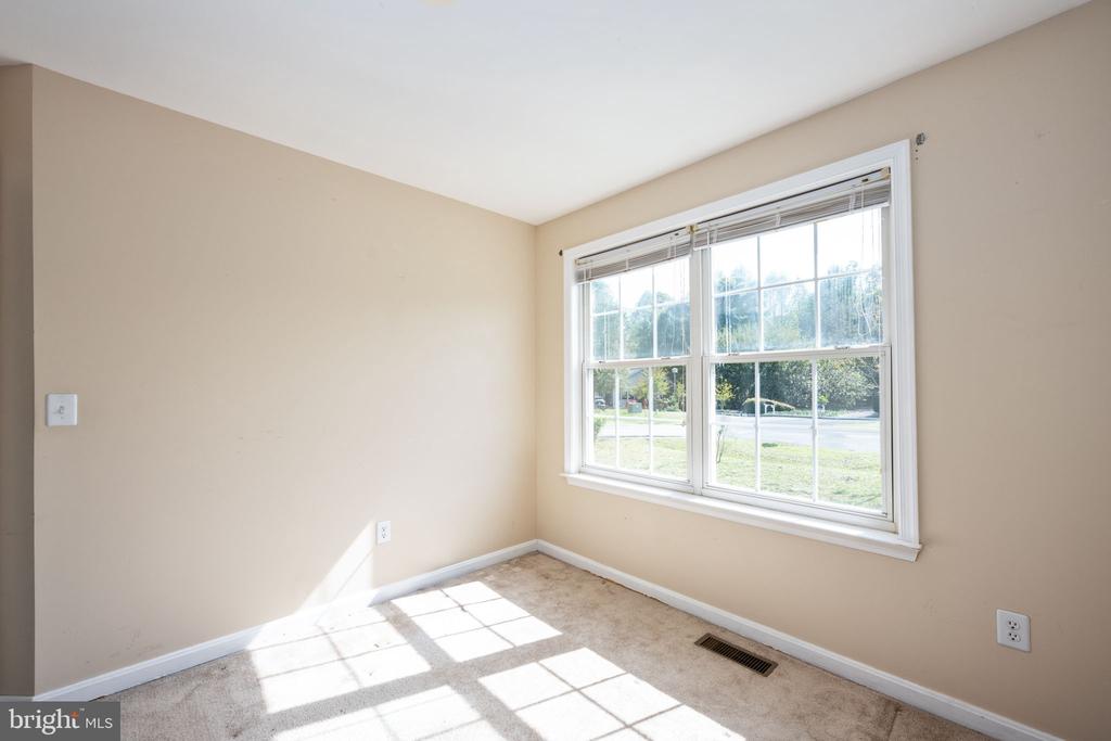 5703 E POINT CIR, SPOTSYLVANIA, Virginia 22551, 5 Bedrooms Bedrooms, ,3 BathroomsBathrooms,Residential,5703 E POINT CIR,VASP2032296 MLS # VASP2032296