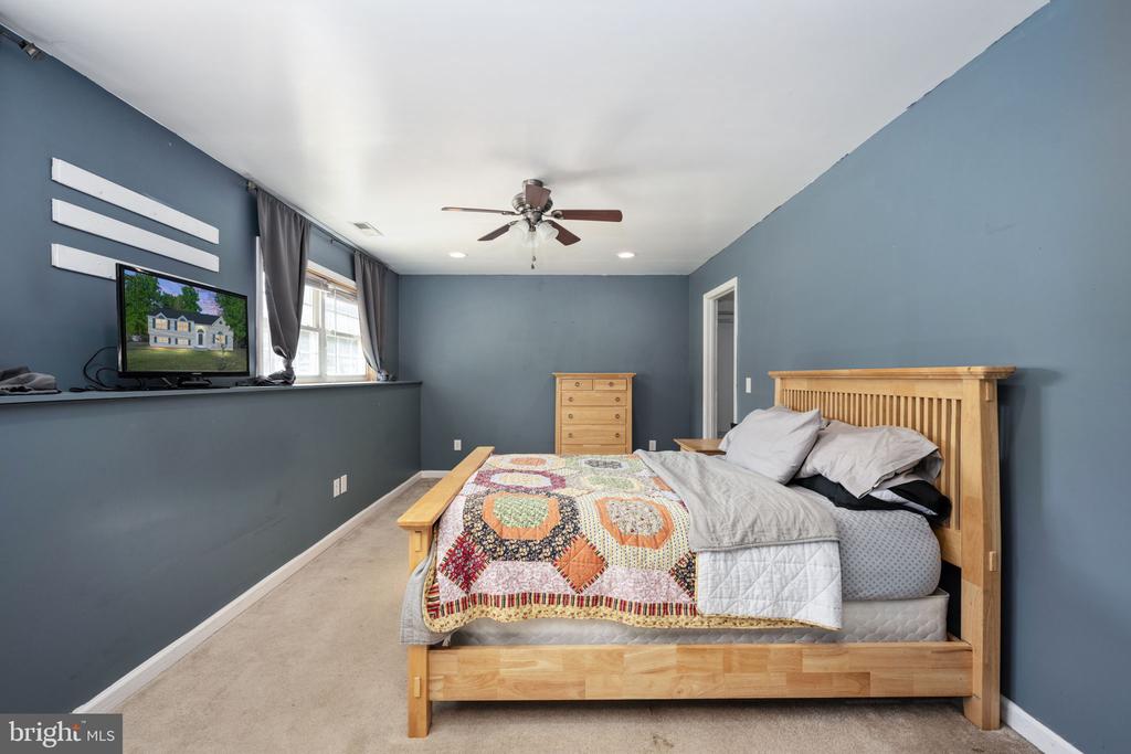 5703 E POINT CIR, SPOTSYLVANIA, Virginia 22551, 5 Bedrooms Bedrooms, ,3 BathroomsBathrooms,Residential,5703 E POINT CIR,VASP2032296 MLS # VASP2032296