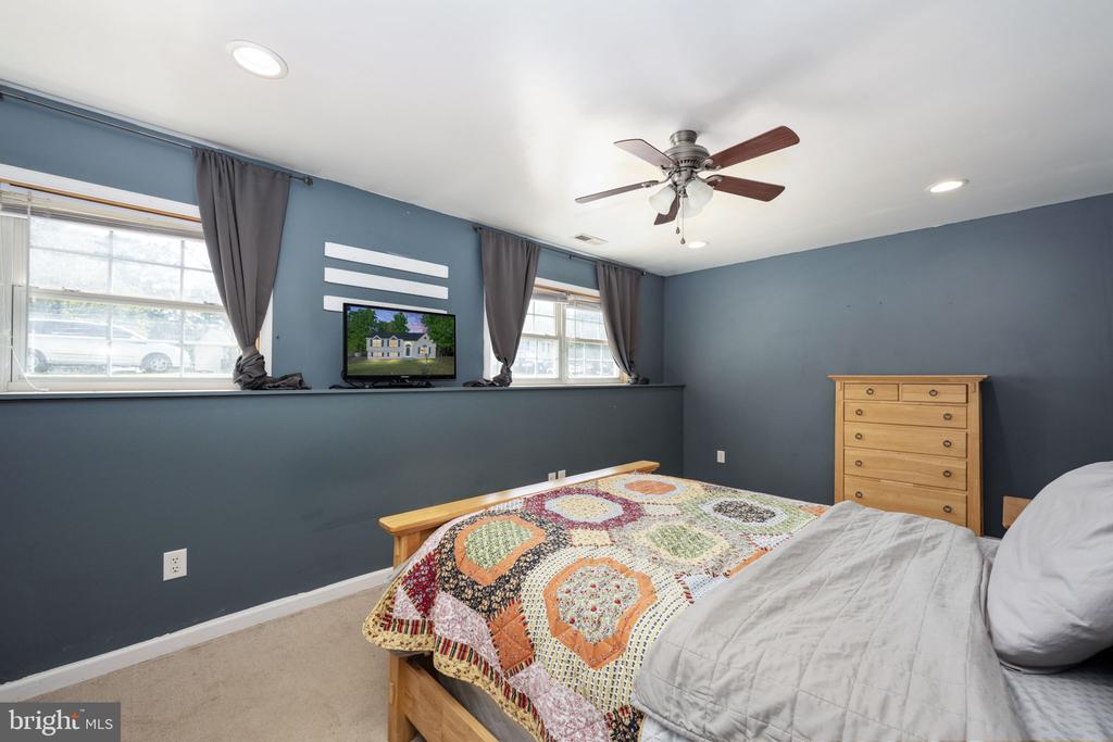5703 E POINT CIR, SPOTSYLVANIA, Virginia 22551, 5 Bedrooms Bedrooms, ,3 BathroomsBathrooms,Residential,5703 E POINT CIR,VASP2032296 MLS # VASP2032296