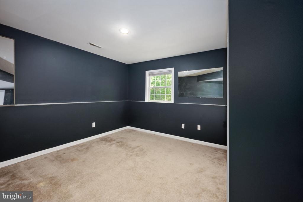 5703 E POINT CIR, SPOTSYLVANIA, Virginia 22551, 5 Bedrooms Bedrooms, ,3 BathroomsBathrooms,Residential,5703 E POINT CIR,VASP2032296 MLS # VASP2032296