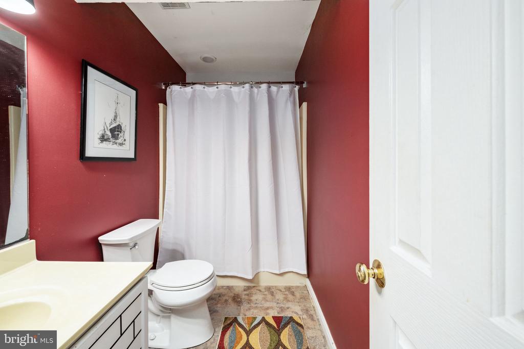 5703 E POINT CIR, SPOTSYLVANIA, Virginia 22551, 5 Bedrooms Bedrooms, ,3 BathroomsBathrooms,Residential,5703 E POINT CIR,VASP2032296 MLS # VASP2032296