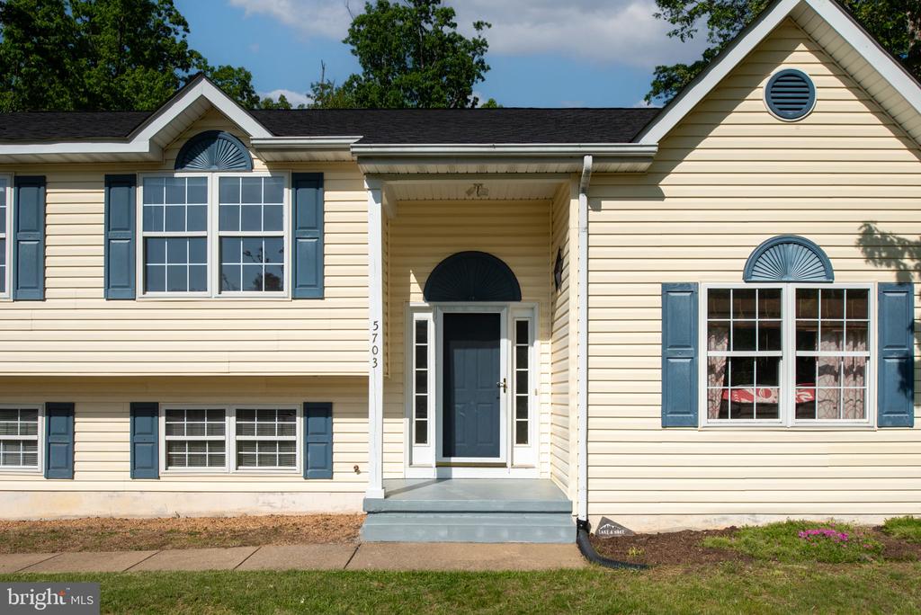 5703 E POINT CIR, SPOTSYLVANIA, Virginia 22551, 5 Bedrooms Bedrooms, ,3 BathroomsBathrooms,Residential,5703 E POINT CIR,VASP2032296 MLS # VASP2032296